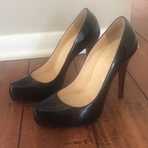 Christian Louboutin Pump.
